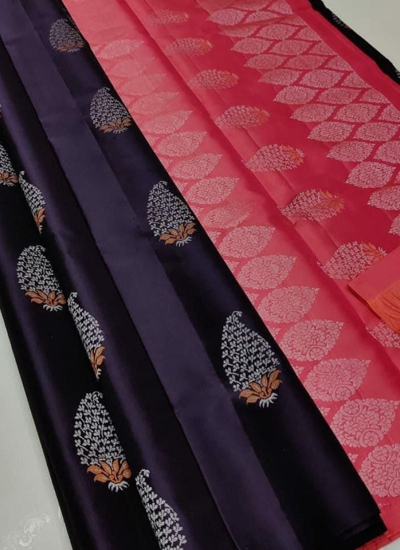 Borderless Rani pink Kancheepuram silksaree with unique buttas, self-pallu  features intricate floral jaal designs